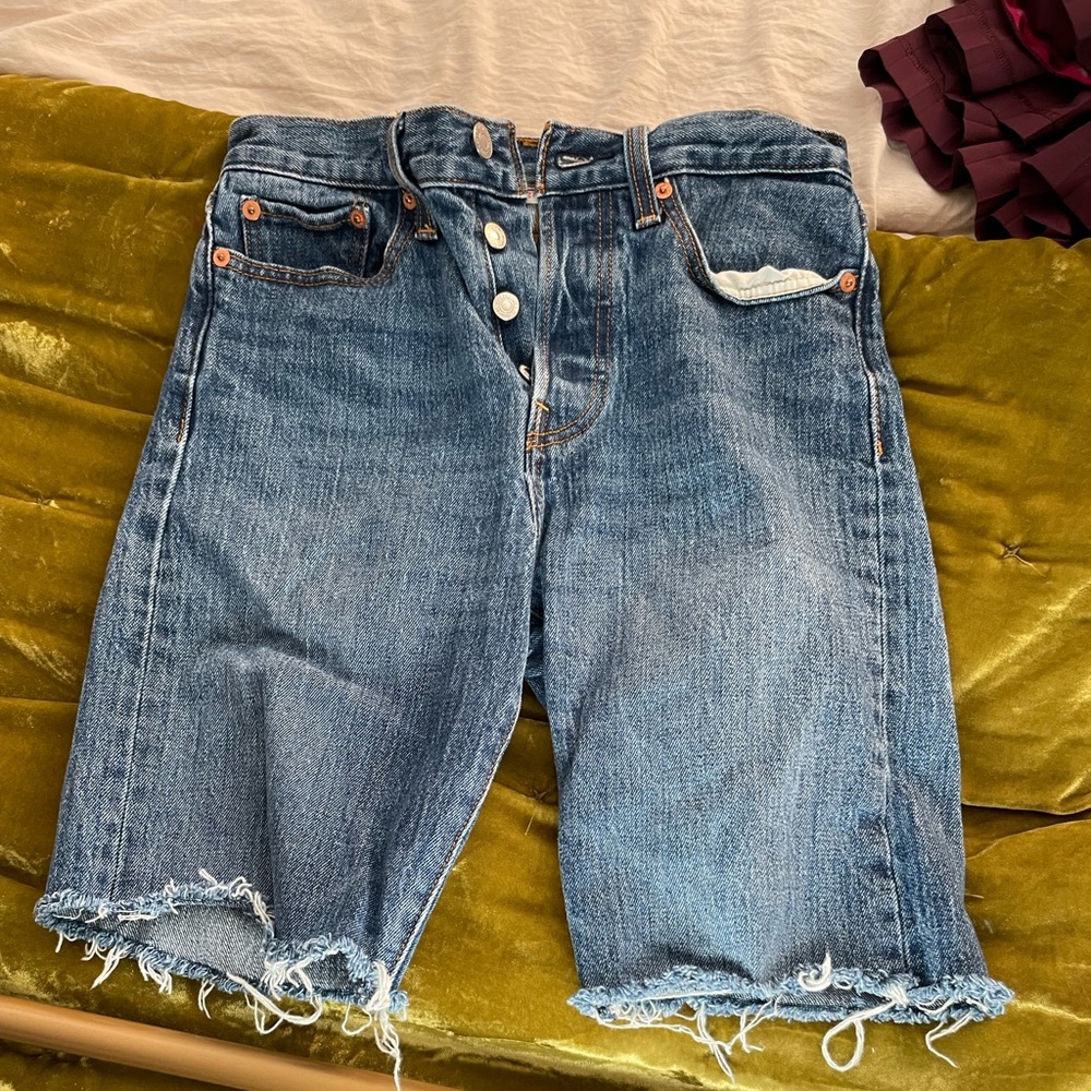 Button-Fly Levi Cutoffs!